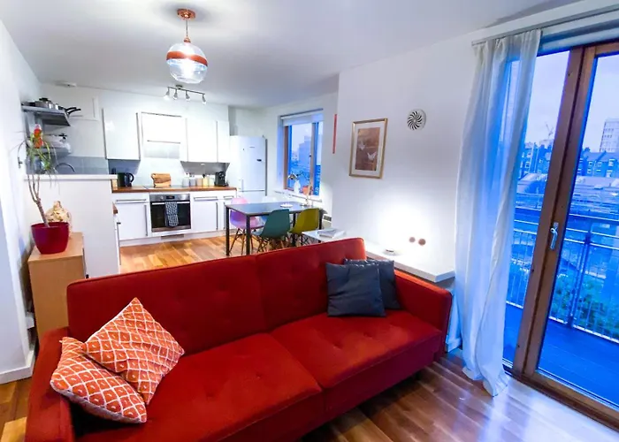 2 Bed Shoreditch Home With Parking